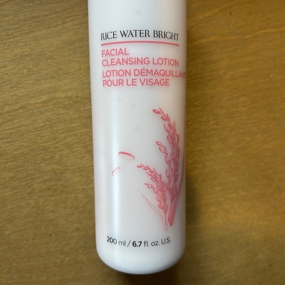 Avon x The Face Shop Rice Water Bright Facial Cleansing Lotion - Picture 2 of 5